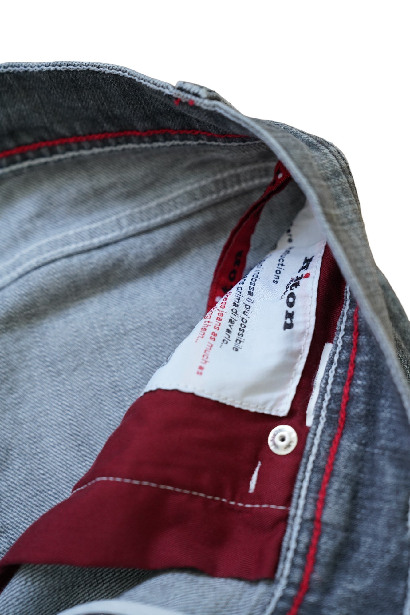Kiton Jeans gris légèrement délavé Japan Denim détruit détails
