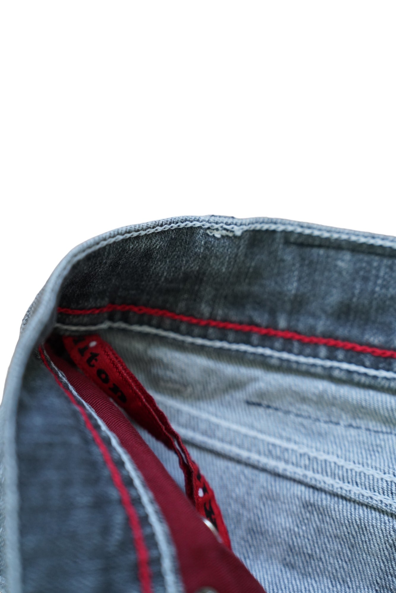 Kiton Jeans gris légèrement délavé Japan Denim détruit détails