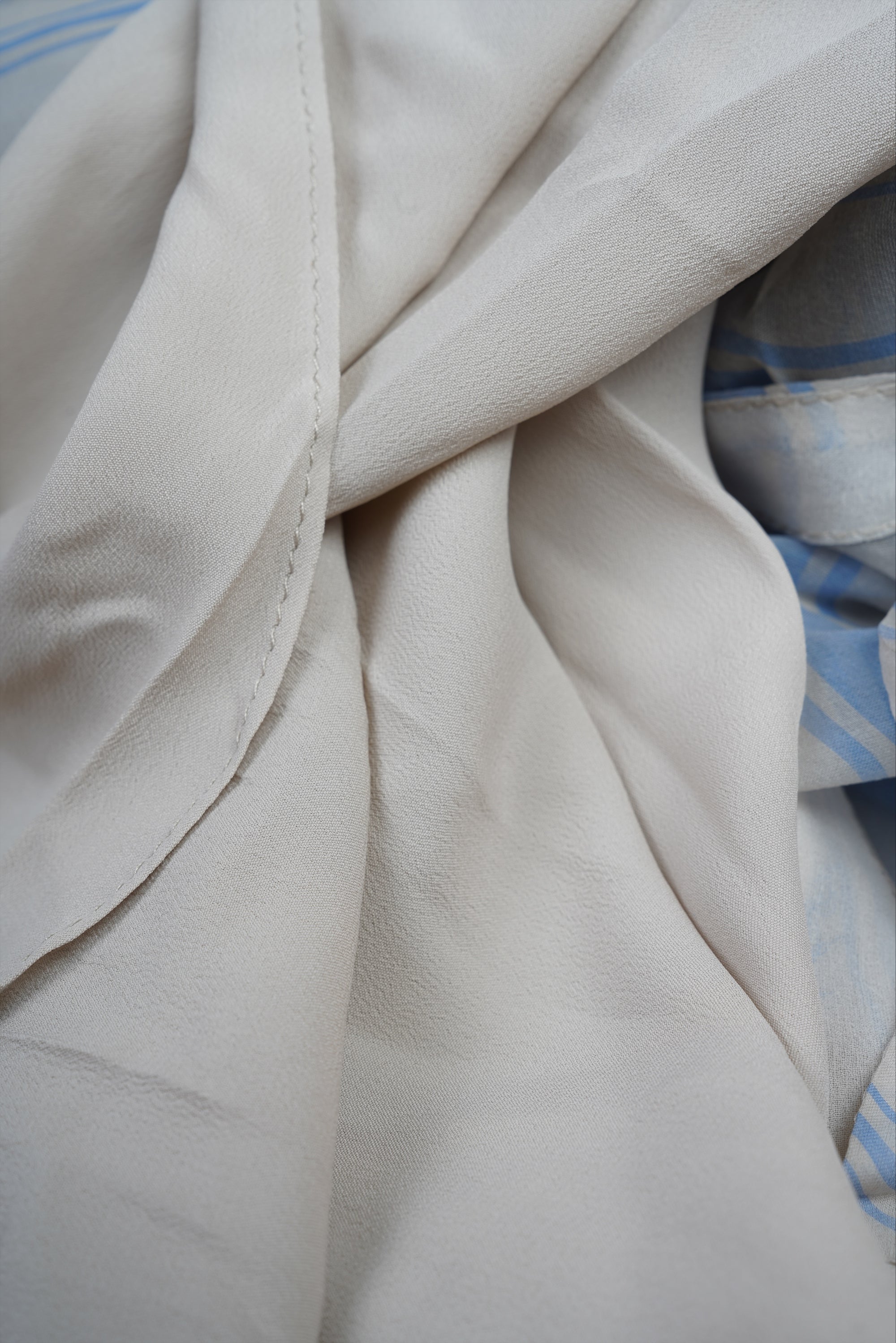 Brunello Cucinelli sommerliches Kleid aus Crispy Seide mit Unterkleid Hemdblusenkleid Monli Detail