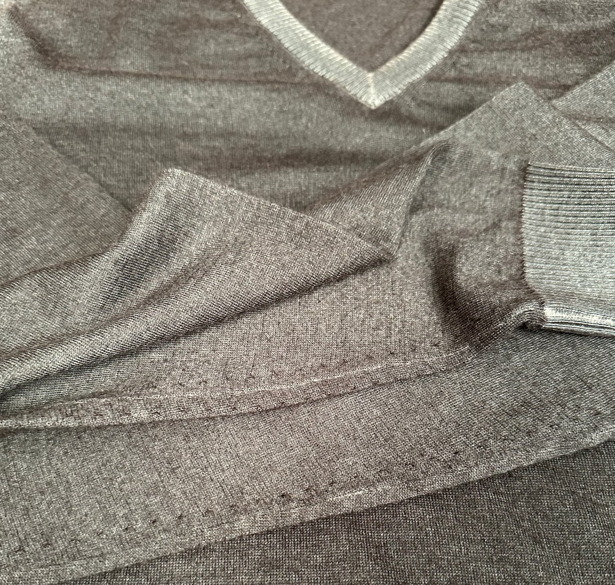 Kiton Kaschmir Kaschmir Nuvola V-Ausschnitt Pullover grün M Handgenäht