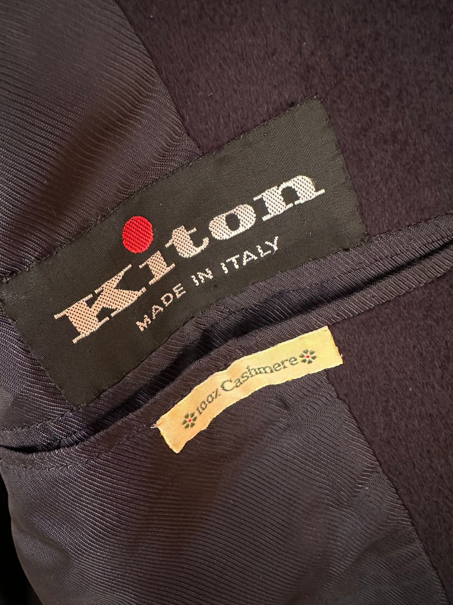 Kiton Doppelreihiger Mantel aus Kaschmir - 24/7 Clothing