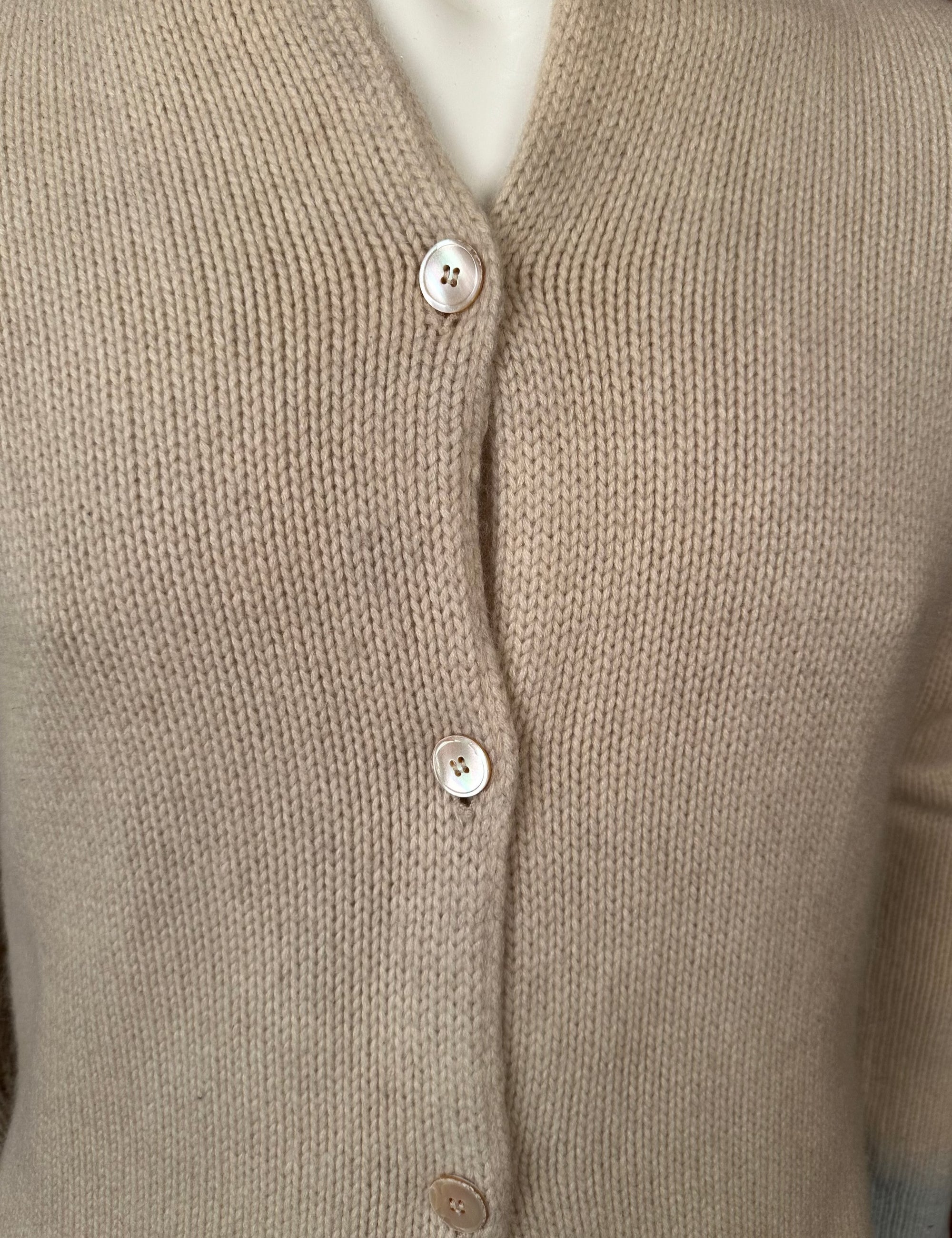 Brunello Cucinelli Strickjacke Cardigan L Beige mit Perlmutknöpfen Kaschmir