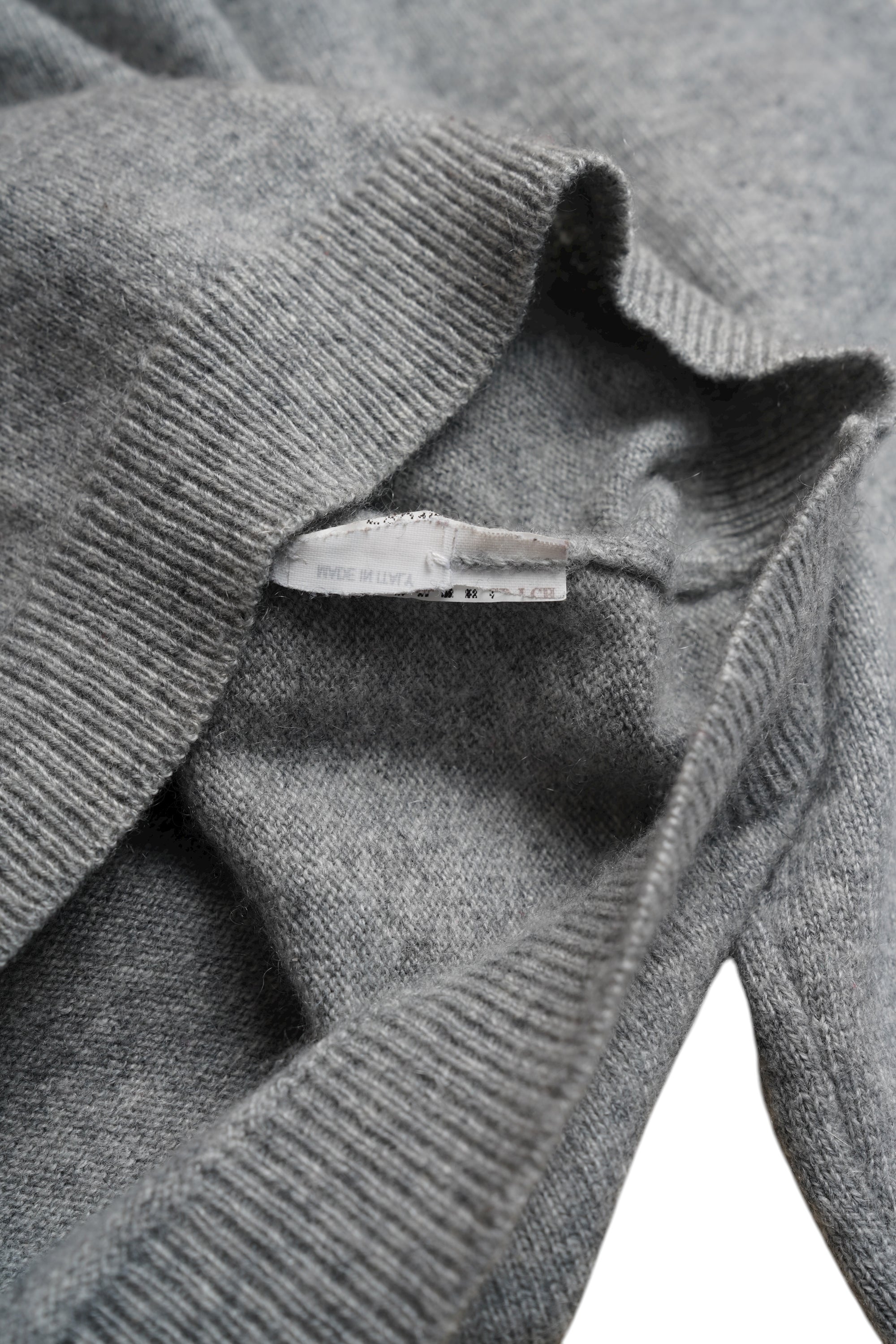 Brunello Cucinelli Pullover Kaschmir V-Neck grau mit Wildleder Armpatches